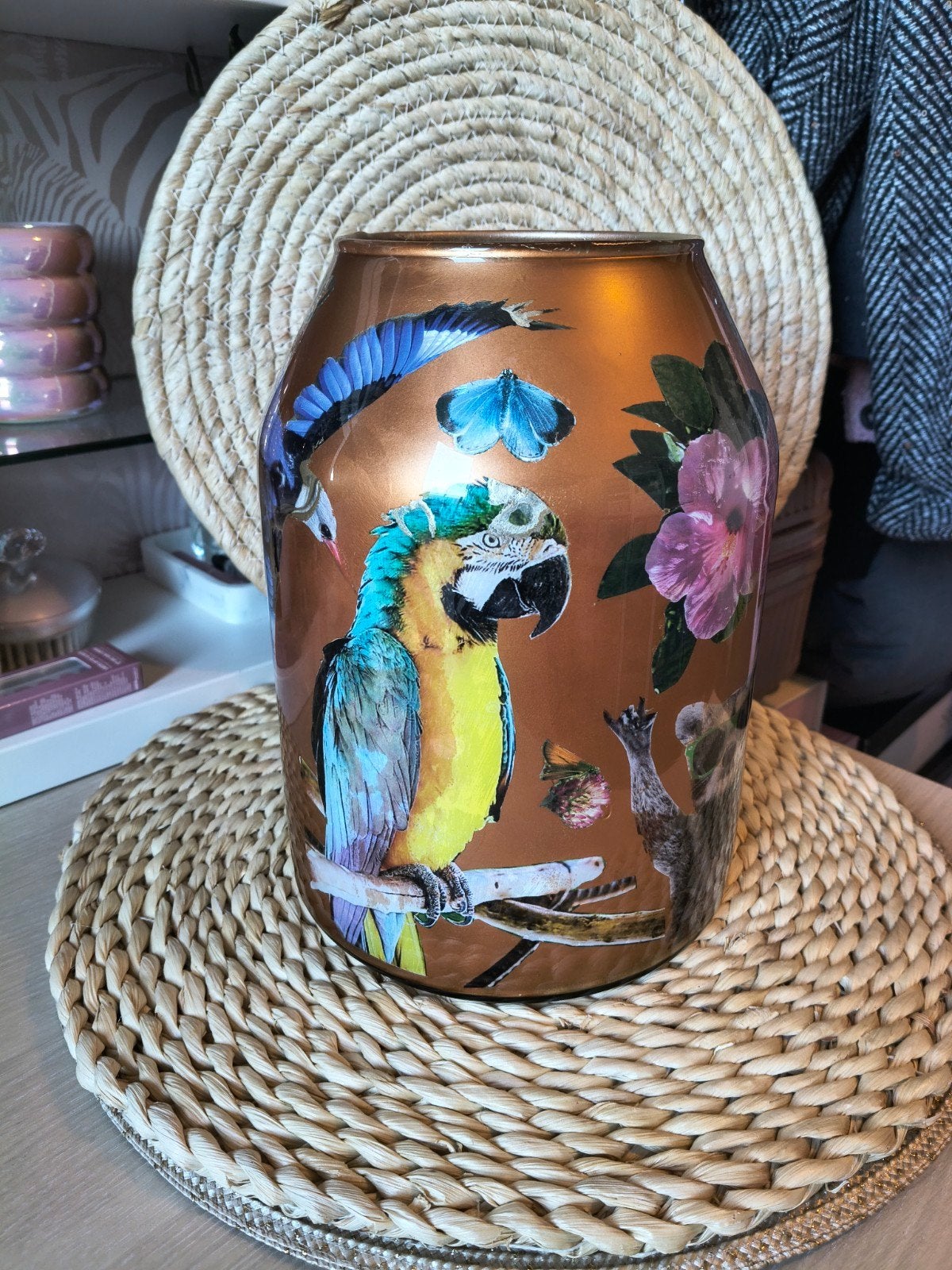 Grote aparte vaas met mooie print van dieren en bloemen, Ophalen, Overige materialen, Gebruikt, Meerkleurig