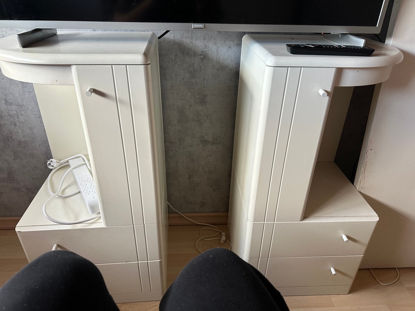 Under TV cabinet, Ophalen, Zo goed als nieuw