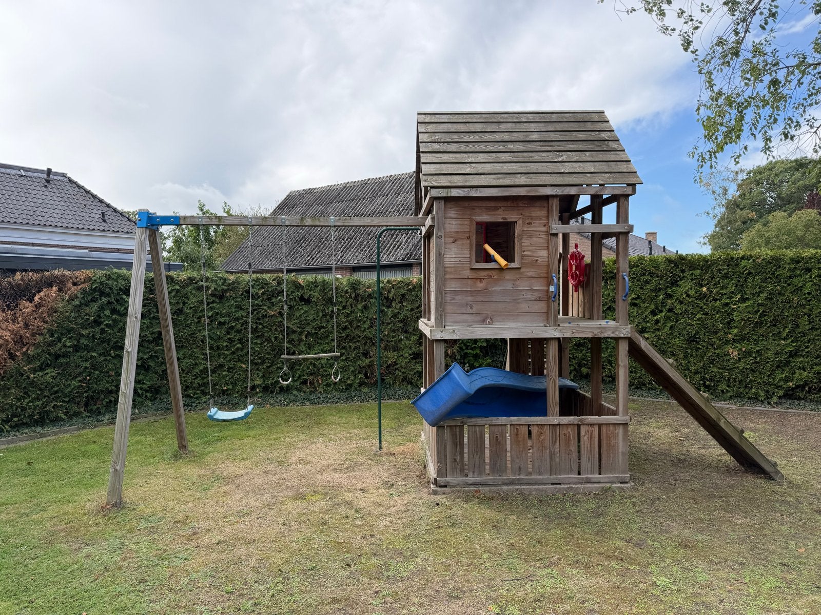Houten Speelhuisje met Glijbaan en Schommel, Ophalen, Gebruikt, Schommel