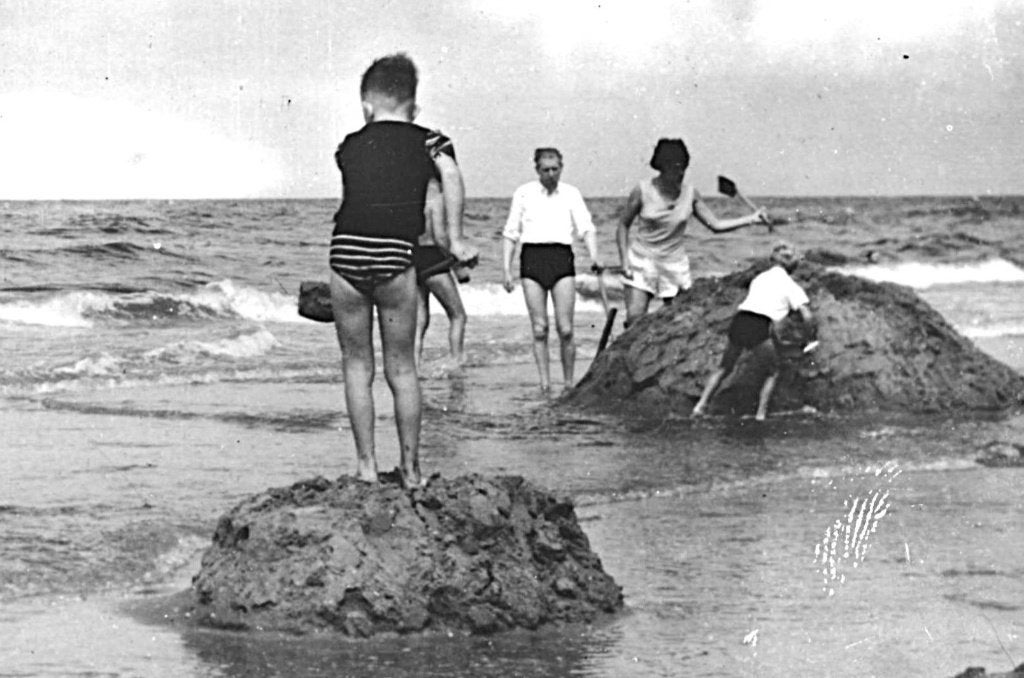 949027 Bloemendaal aan Zee NH strand badmode  Onbeschreven, Ophalen of Verzenden, 1960 tot 1980, Ongelopen, Noord-Brabant