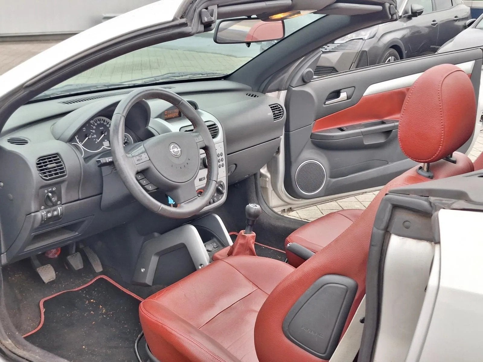 Opel Tigra TwinTop €2350,-1.4-16V Sport Airco Apk 2026 Nap, Voorwielaandrijving, Gebruikt, 4 cilinders, Cabriolet
