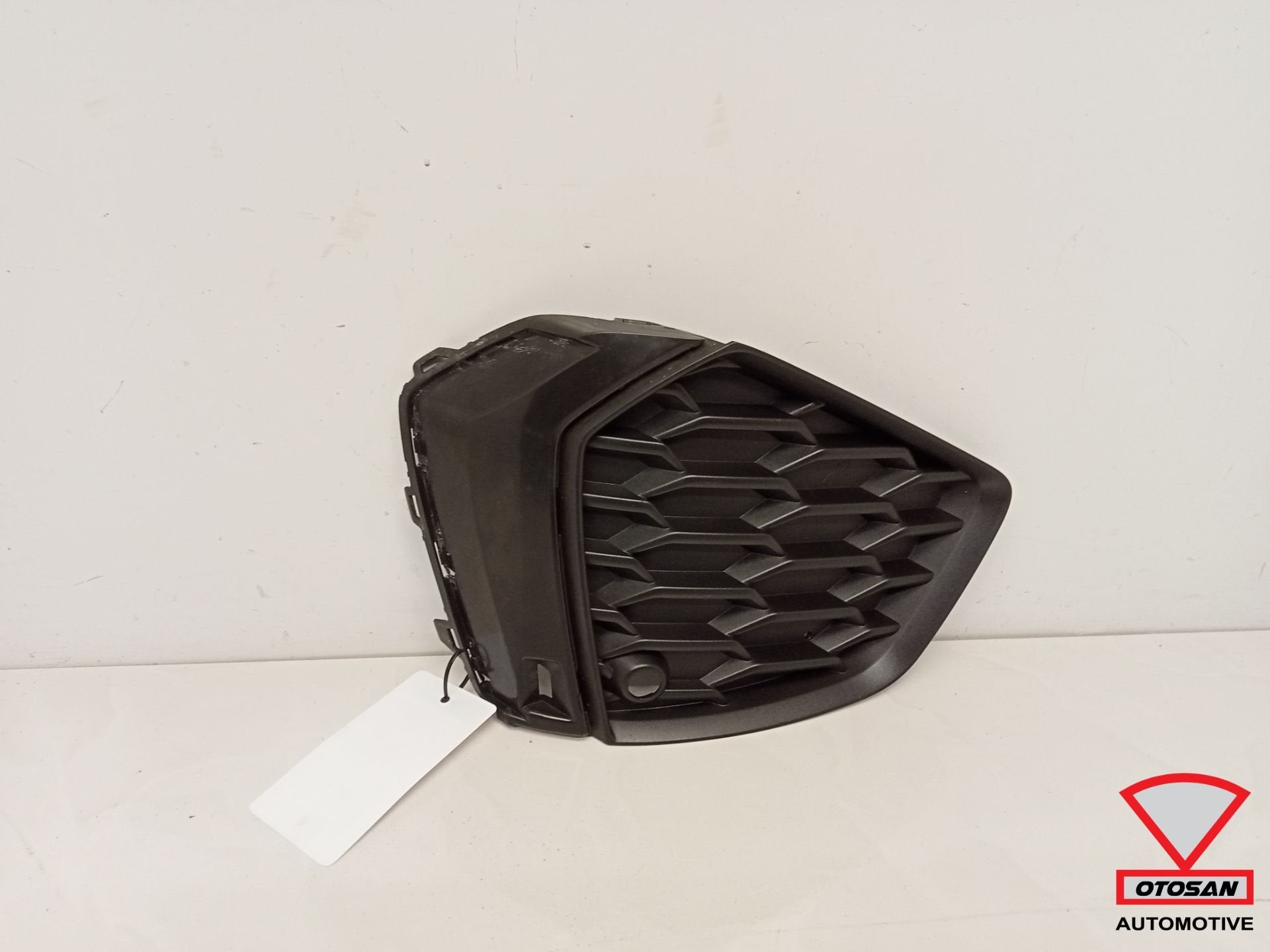 Voor bumper Rooster AUDI A3 8Y S-LINE LINKS 8Y0807681C INLEG, Gebruikt, AUDI AG, Auto-Union-Strasse 1
85045  Ingolstadt, DE, Kundenbetreuung@audi.de