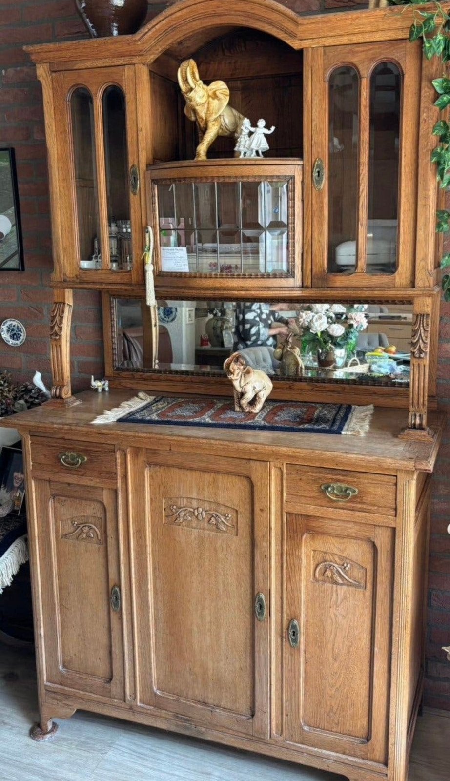 Antike houten kast met gesleorn glas, Ophalen