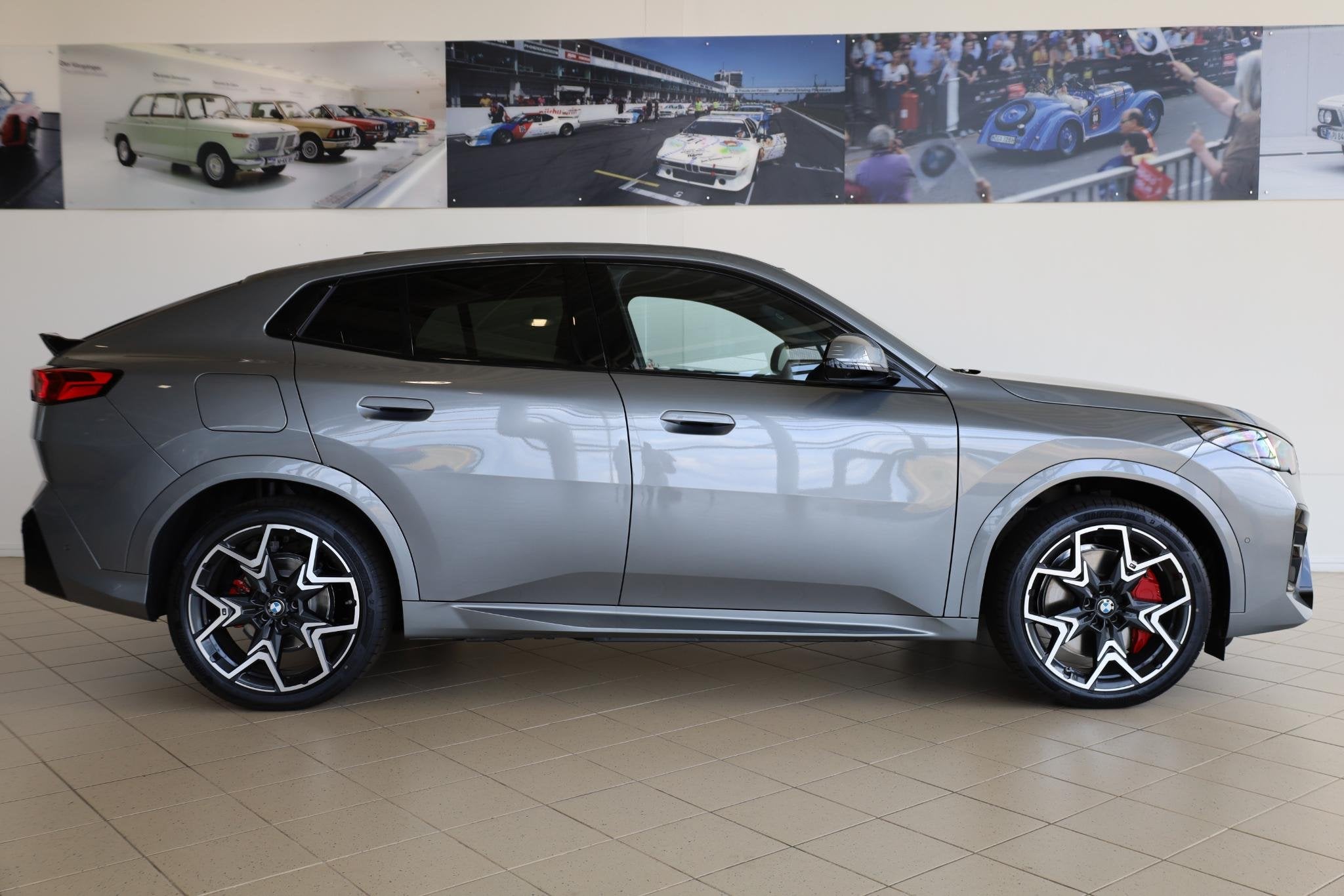 BMW iX2 eDrive20 | M Sport Pro | Panoramadak | Harman/Kardon, Auto's, BMW, IX2, Met garantie (alle), 204 pk, SUV of Terreinwagen