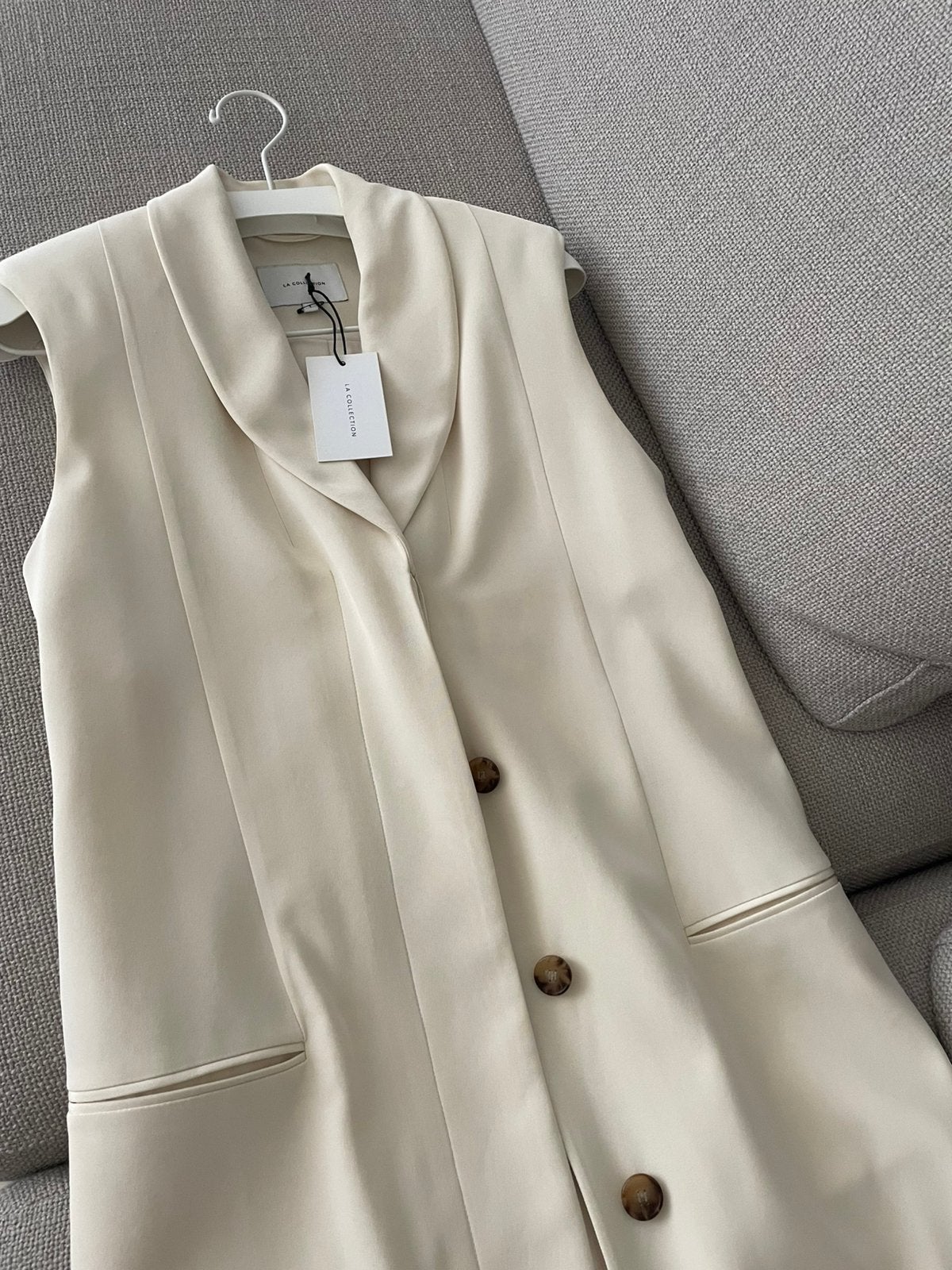 La Collection Patricia Blazer Off White €1200,-, Beige, Nieuw, Ophalen of Verzenden, Maat 36 (S)