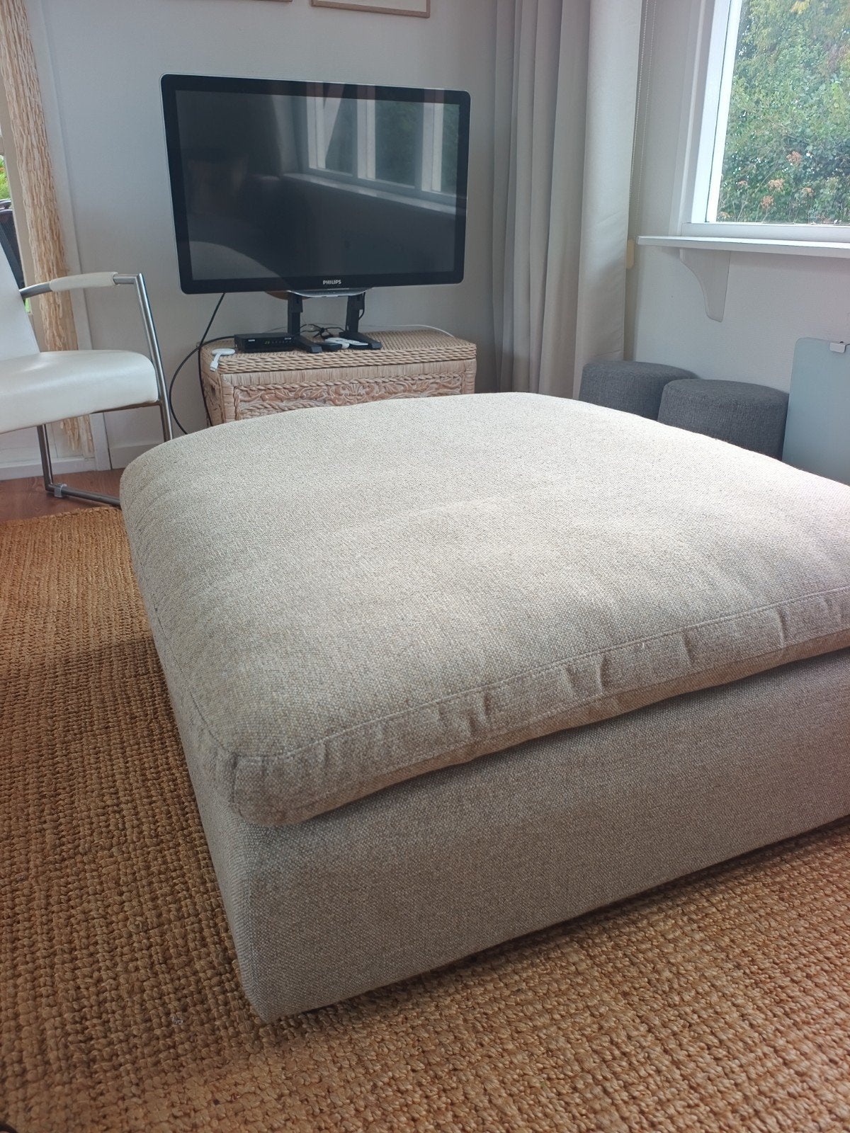 ZGAN LYBY Jysk Chaise Longue Poef - Zand / Beige Voetenbank, Ophalen, Gebruikt, Vierkant, 75 tot 100 cm