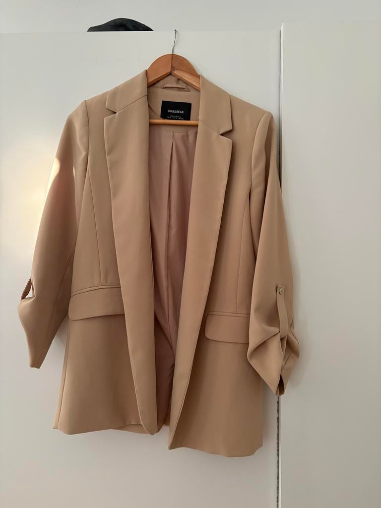 Nette beige blazer van Pull & Bear - Maat S, Beige, Ophalen of Verzenden, Zo goed als nieuw, Jasje