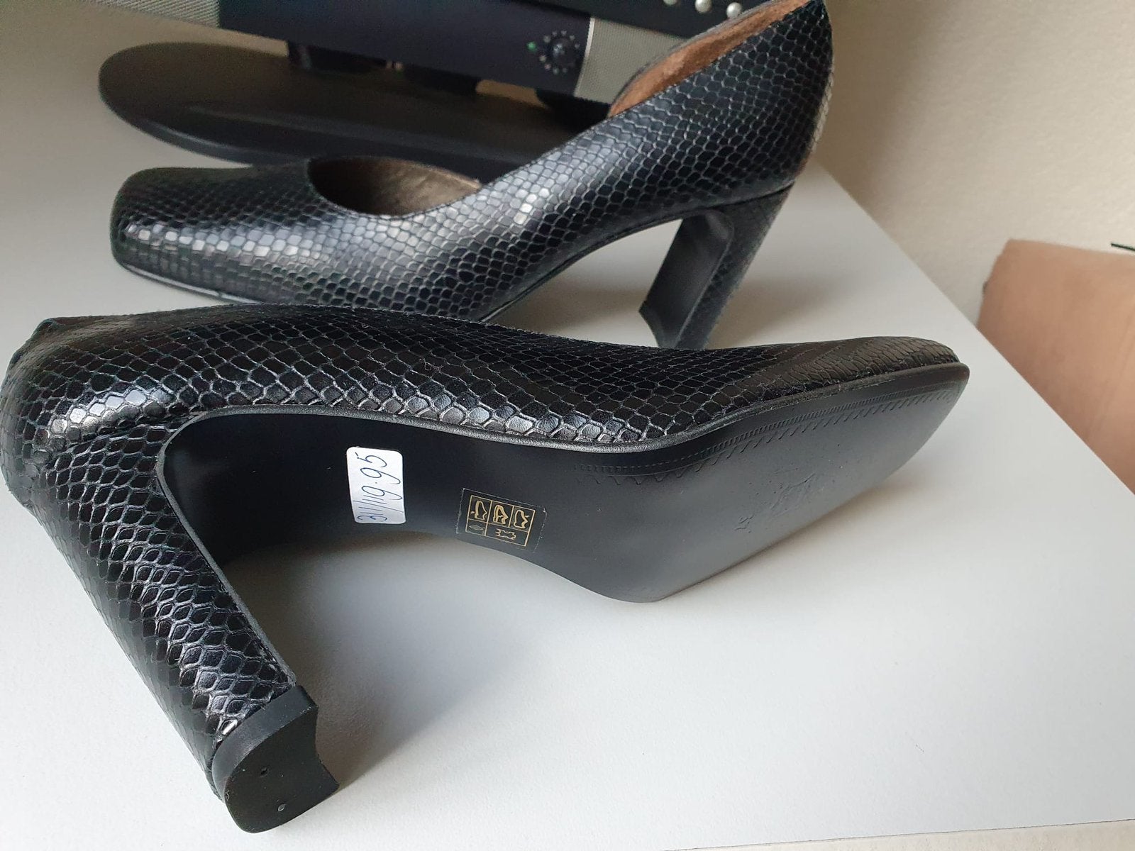Elegante zwarte pumps met slangenprint, Ophalen, Pumps, Zwart, Nieuw