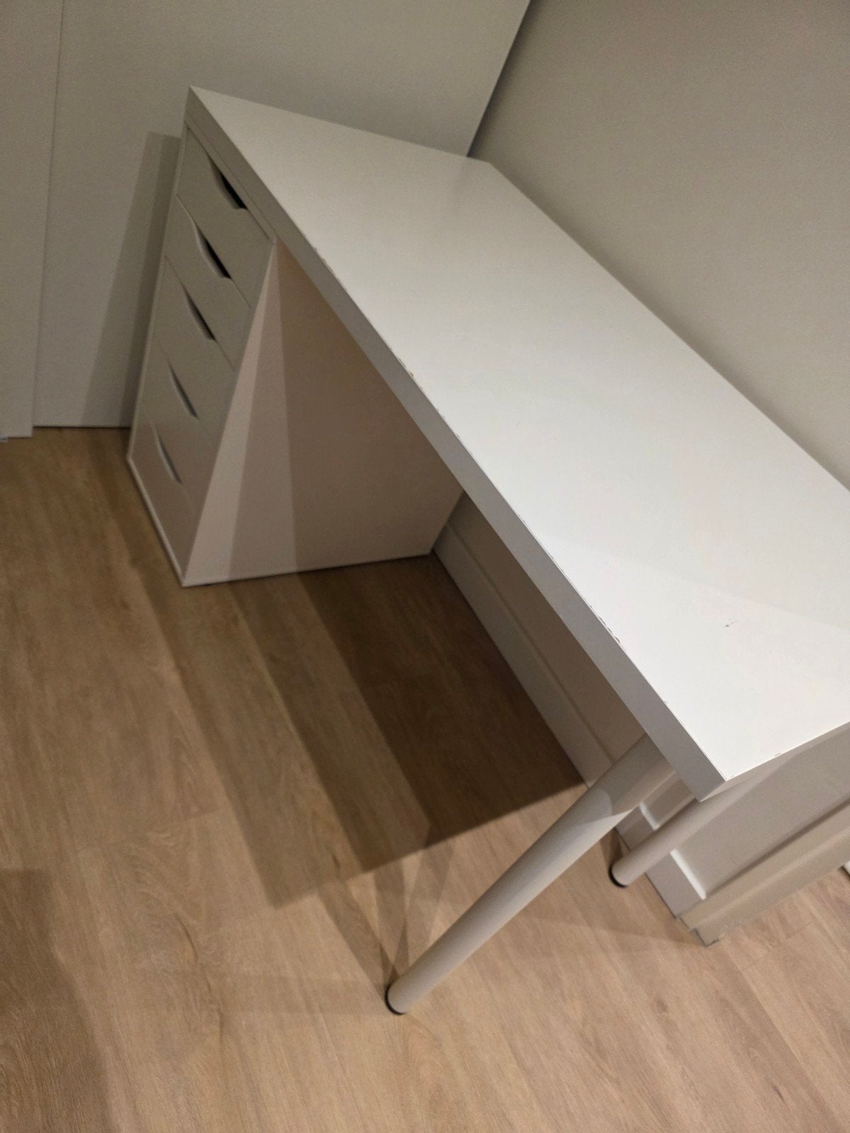 Alex bureau  met een stoel te koopen, Huis en Inrichting, Ophalen, Met lades, Gebruikt, Spaanplaat of MDF