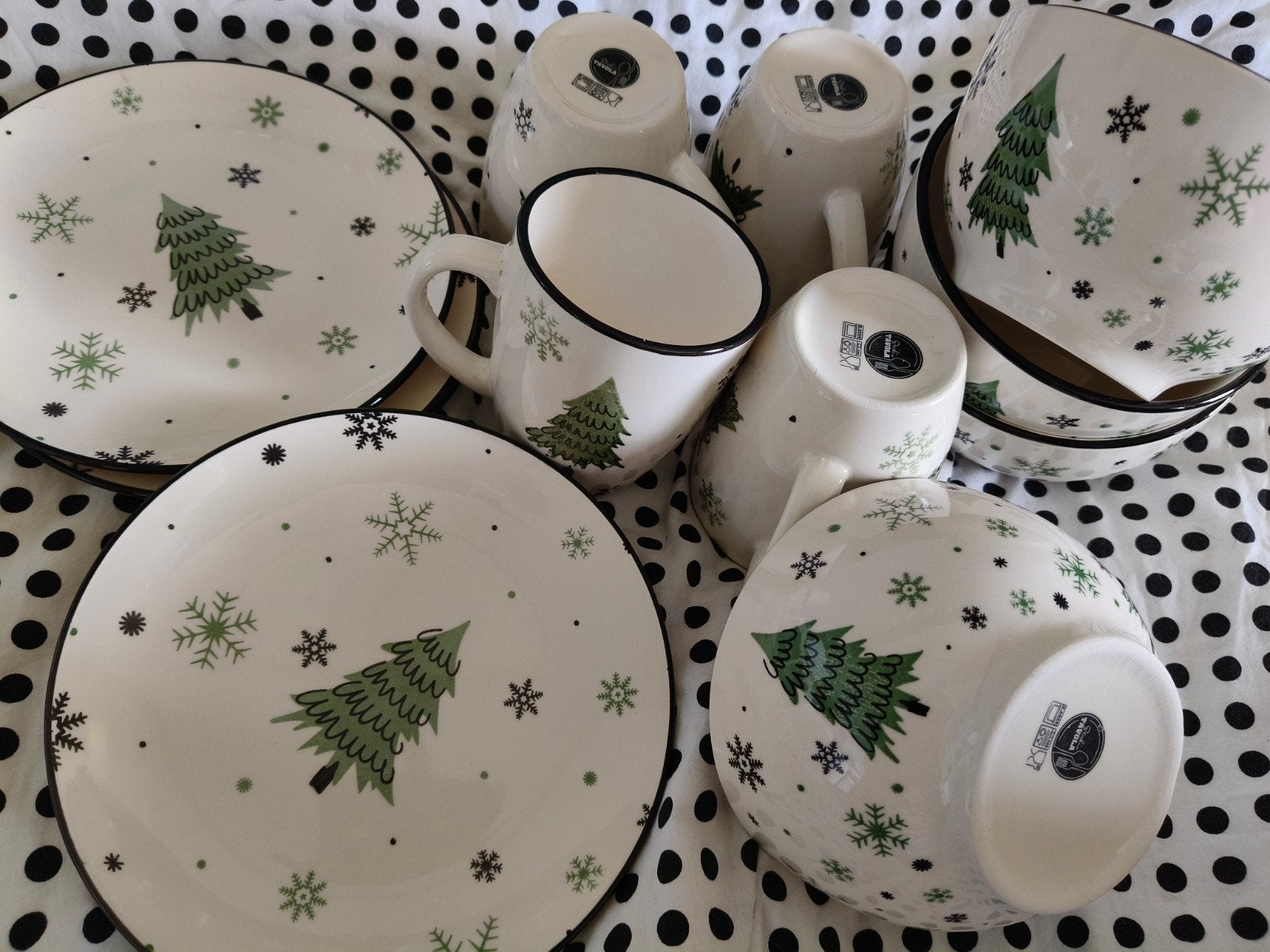 Servies goed in groen zwart en crème vooral met kerst, Huis en Inrichting, Keuken | Servies, Ophalen, Overige stijlen, Bord(en)