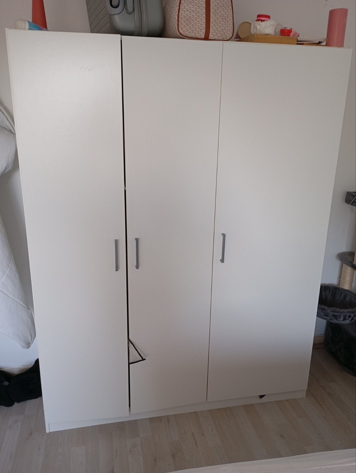 Witte kledingkast met 3 deuren, Ophalen, Gebruikt, 100 tot 150 cm, 150 tot 200 cm