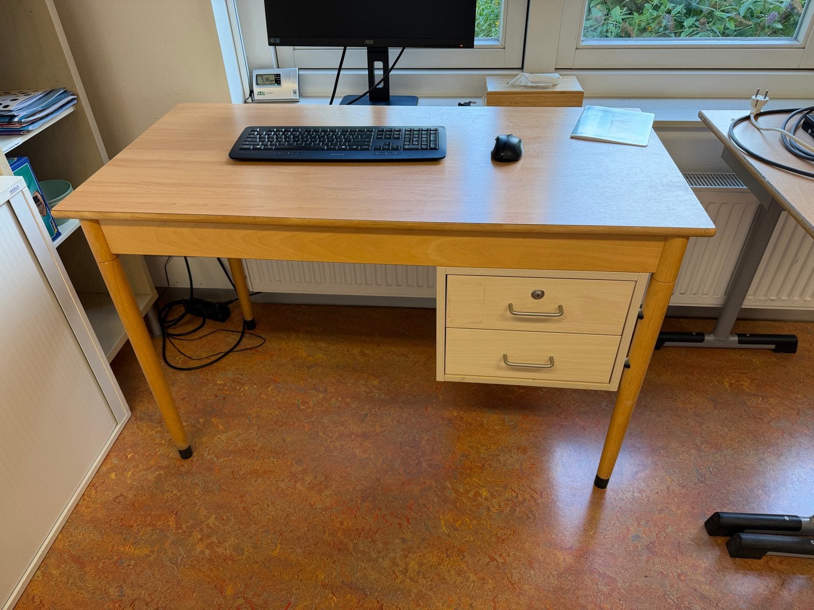 Stevig houten schoolbureau met lades, Ophalen, Gebruikt, Schoolbureau, Bruin