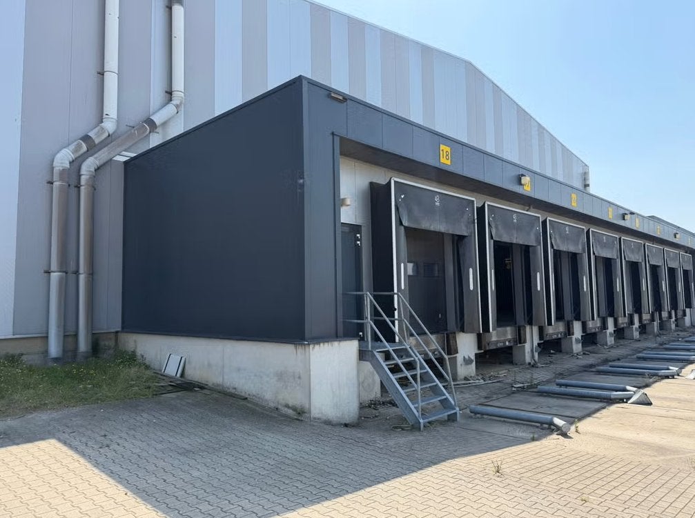 Te koop: Demontabele loods met laaddocks van circa 234 m²,, Ophalen, Gebruikt