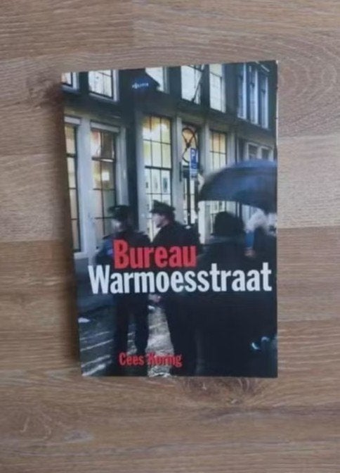 Bureau Warmoesstraat (gesigneerd) door C. Koring, Boeken, Biografieën, Overige, Ophalen of Verzenden, Zo goed als nieuw, Cees Koring