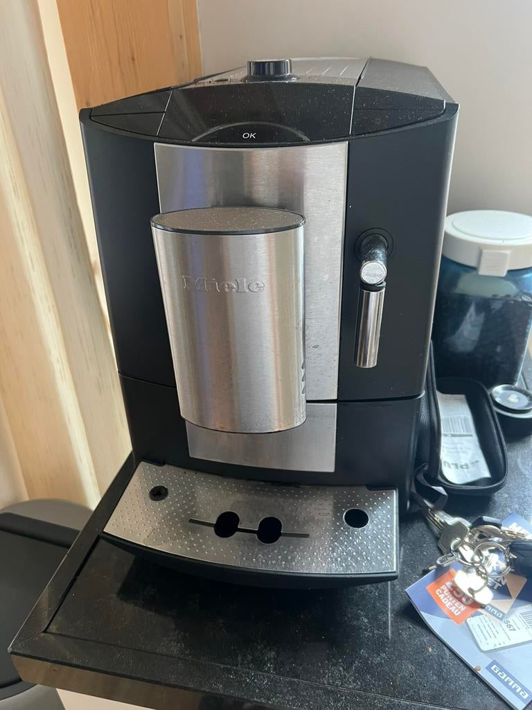 Miele cm 5200 bonenkoffie met melksysteem, Witgoed en Apparatuur, Koffiezetapparaten, Ophalen, Gebruikt, Espresso apparaat, Koffiebonen