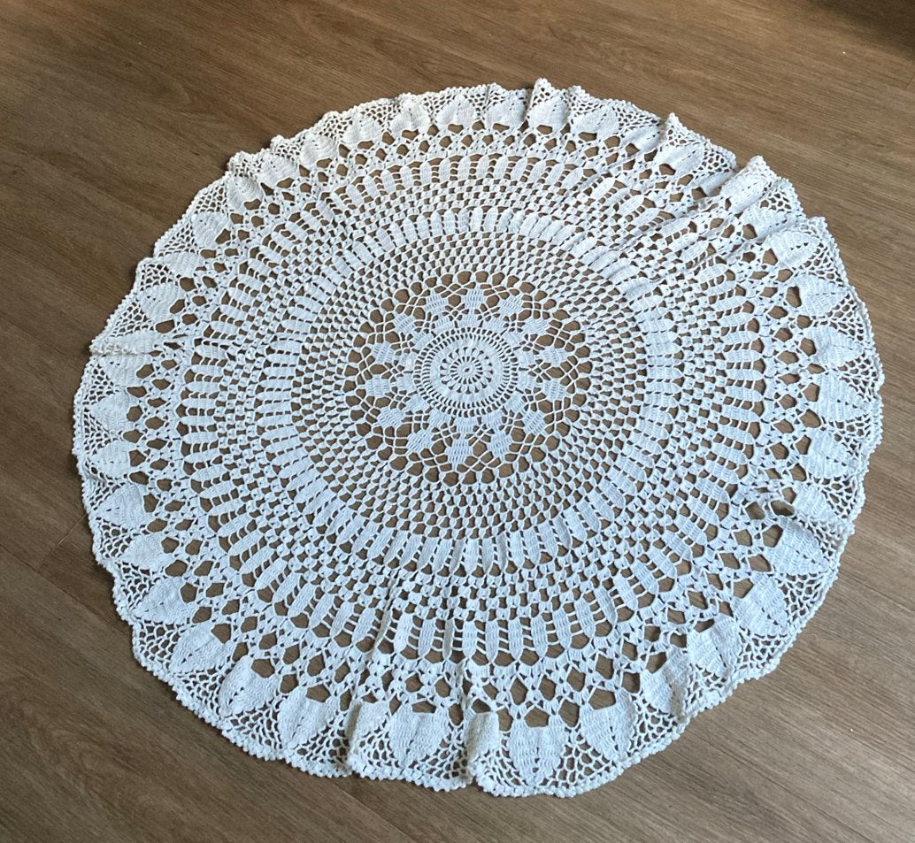 Prachtig gehaakt tafelkleed / kleedje, wit, rond, Huis en Inrichting, Tafelkleden, Ophalen of Verzenden, Zo goed als nieuw, Rond