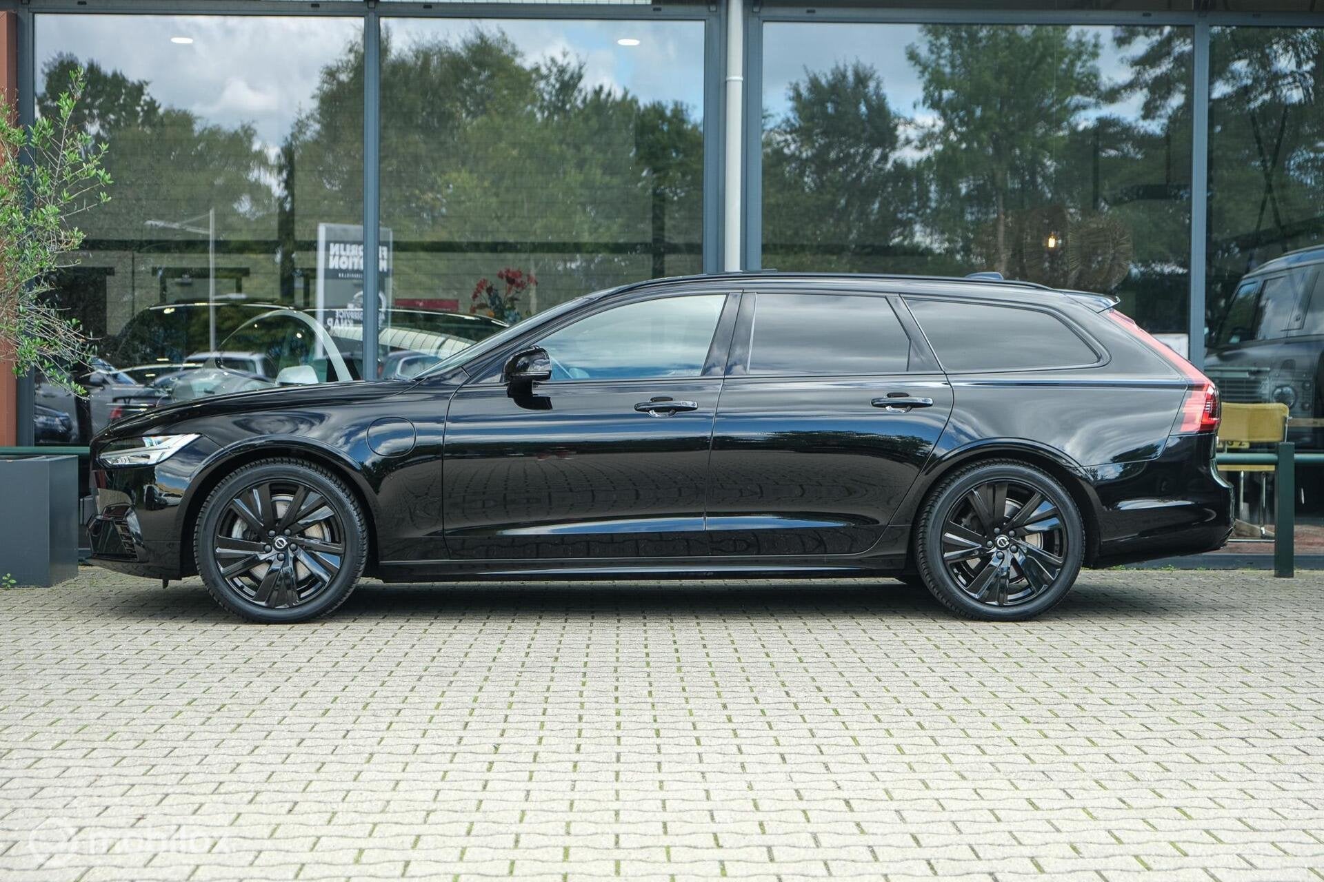 Foto 3 van Volvo V90 2.0 T8 AWD R-Design | Stoel en stuurwielverwarming