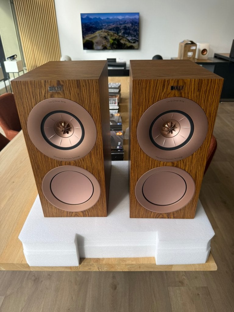 KEF R3 Meta - Walnoot (Paar) – Nieuwstaat, Basreflex, 120 tot 150 watt, Nieuw, Ophalen of Verzenden