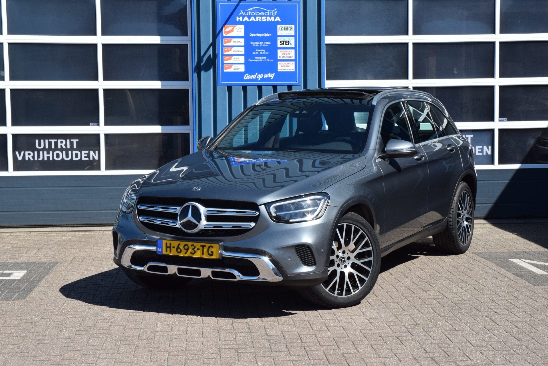 Mercedes-Benz GLC 200 Premium Panoramadak Automaat Zwart Lee, Auto's, Dealer onderhouden, Achterwielaandrijving, Gebruikt, 4 cilinders