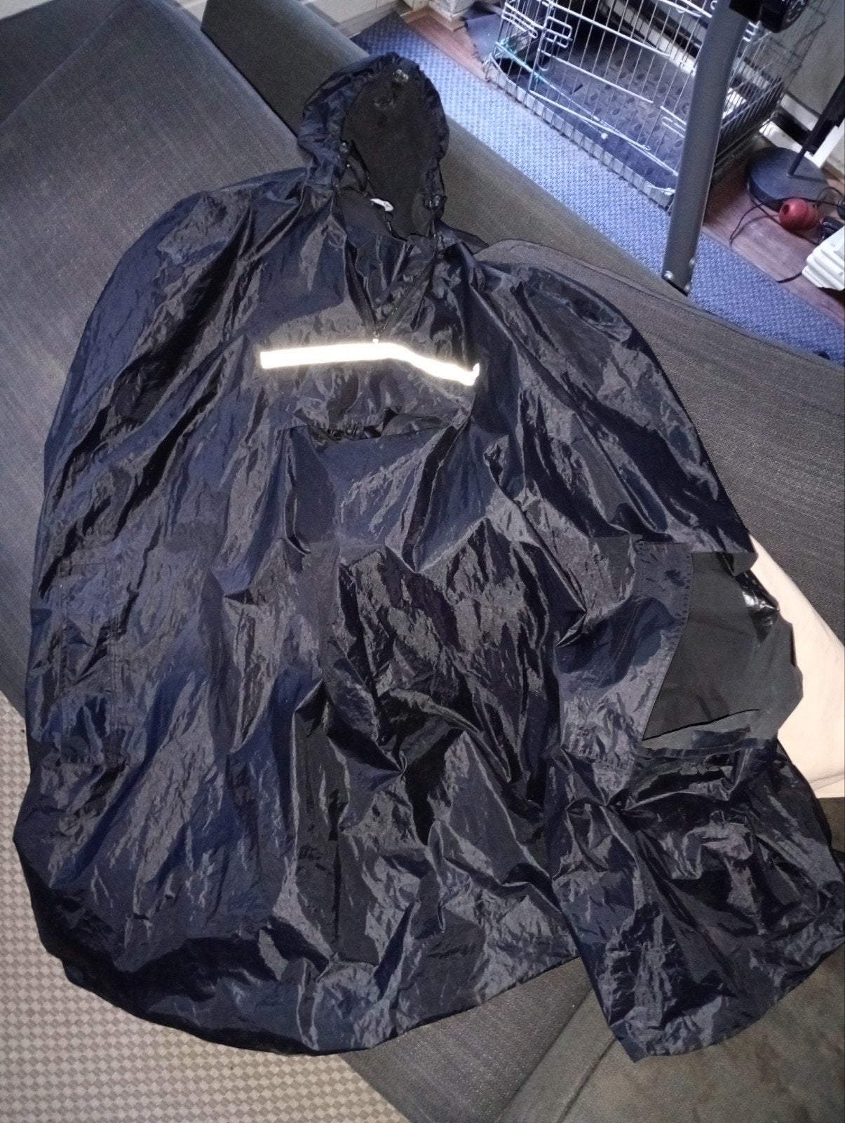 Zwarte Regenponcho met Reflecterende Streep, Ophalen, Zo goed als nieuw, Regenpak, Dames