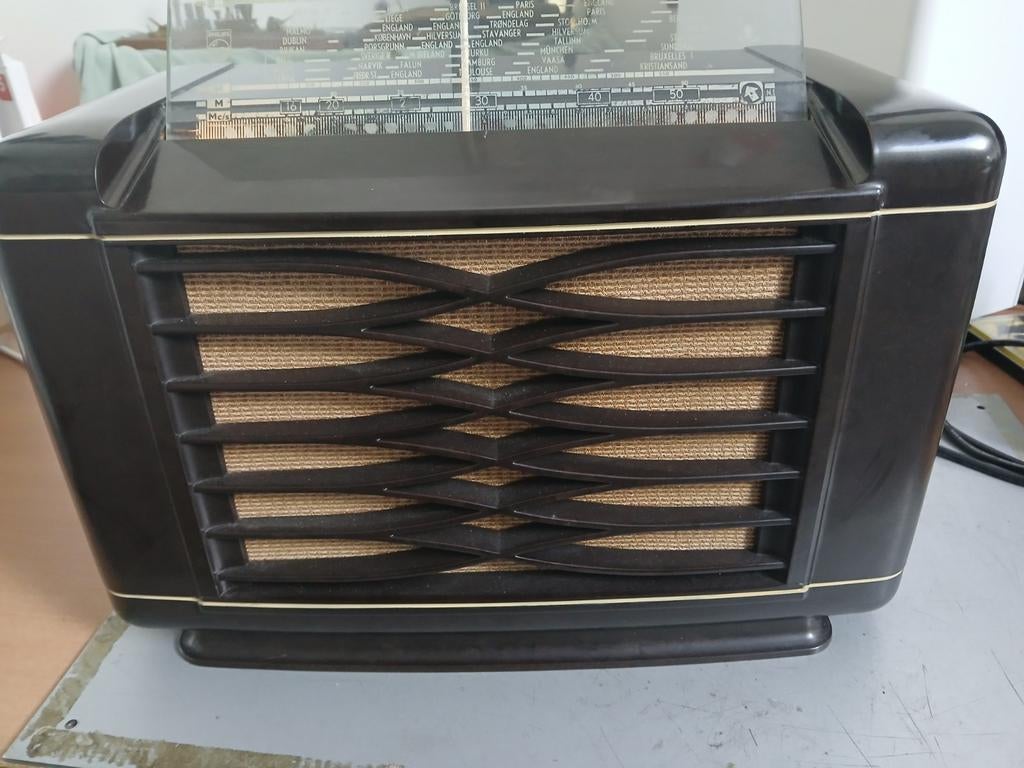 Mooie bakkaliete radio merk philips, Antiek en Kunst, Antiek | Tv's en Audio, Ophalen