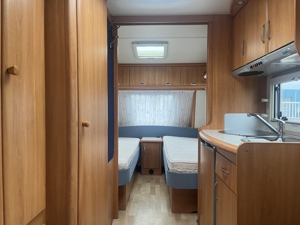 Hobby De luxe Easy 495 UL - Enkele bedden - Mover, Caravans en Kamperen, Caravans, Rondzit, Hobby, Bedrijf, Overige typen