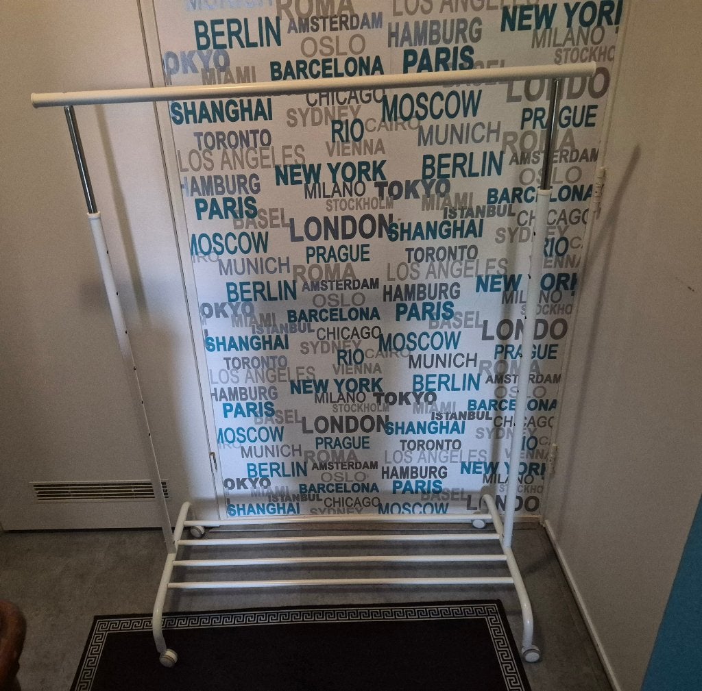Kledingrek ikea (Rigga), Ophalen, Met wielen, Gebruikt