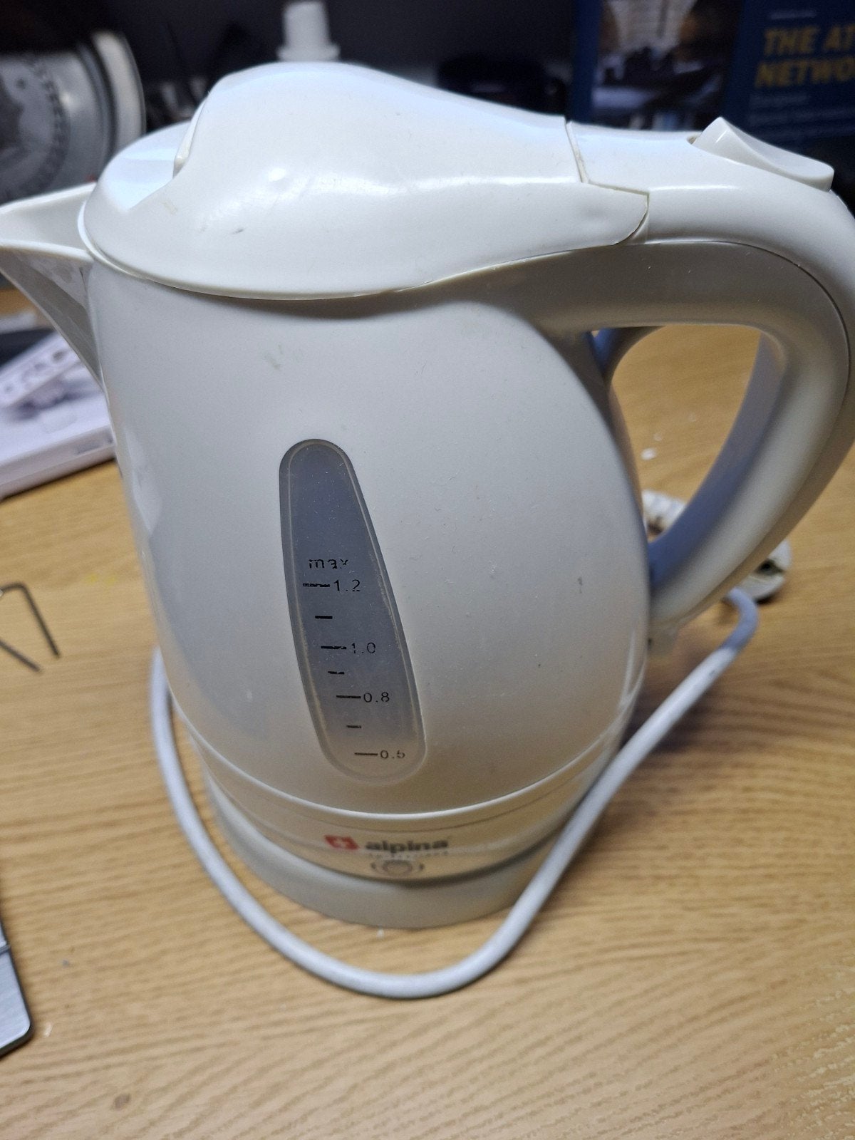 Alpina waterkoker - Wit, 1.2 liter, 1 tot 2 liter, Ophalen of Verzenden, Gebruikt, Draadloos