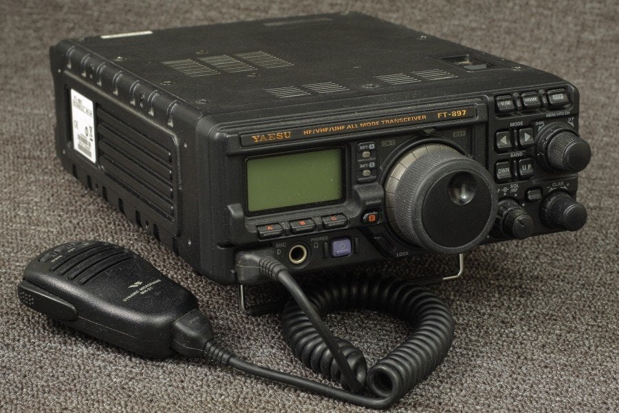 Gezocht: Yaesu FT-897(D) defect, Ophalen of Verzenden, Niet werkend, Zender en Ontvanger