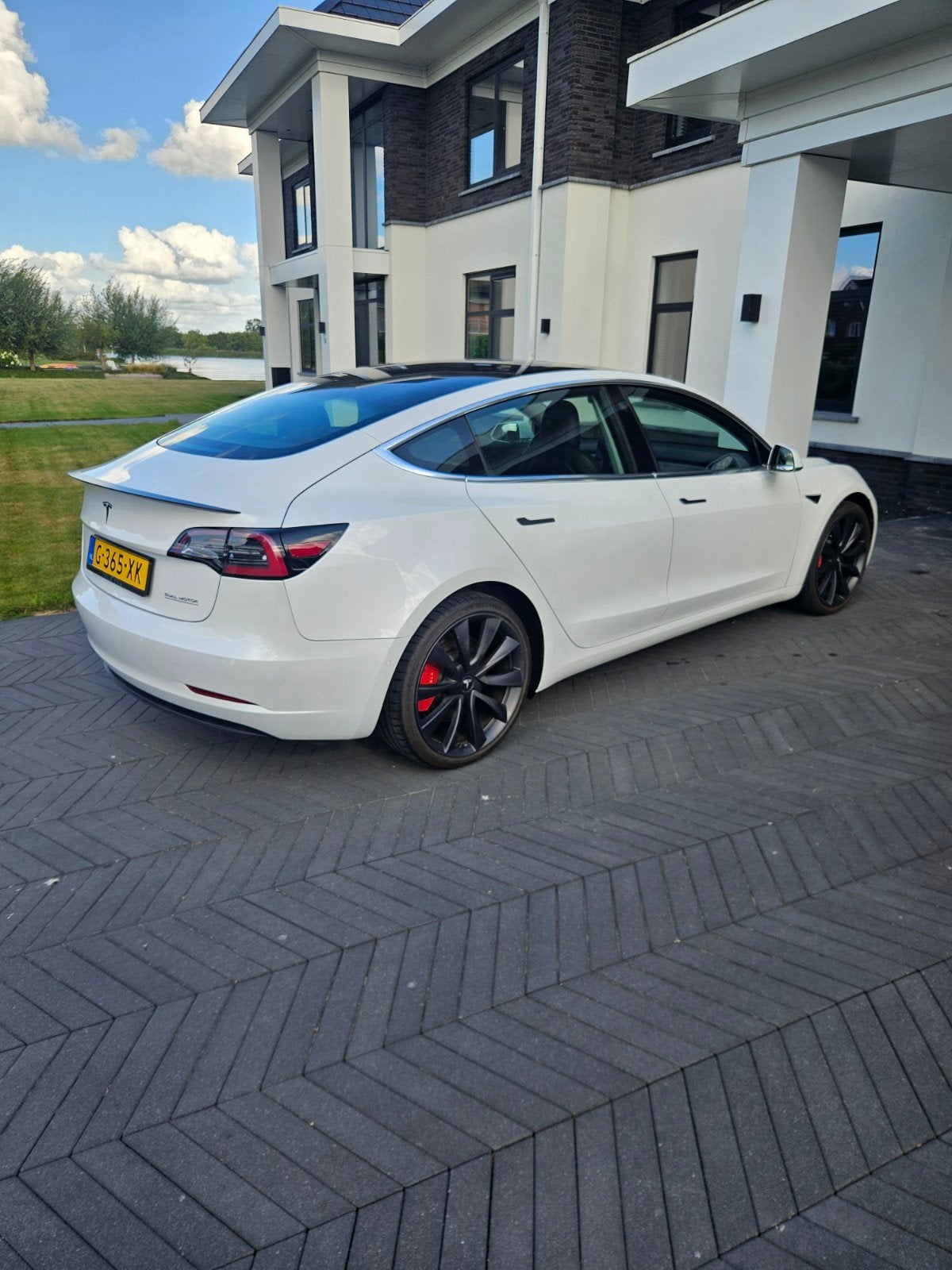 Tesla Model 3 Performance, 1e eigenaar, nieuwe accu, 1831 kg, Zwart, Wit, Origineel Nederlands