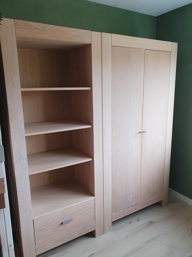 Twee kasten boekenkast en kledingkast, Ophalen, 25 tot 50 cm, 50 tot 100 cm, 150 tot 200 cm