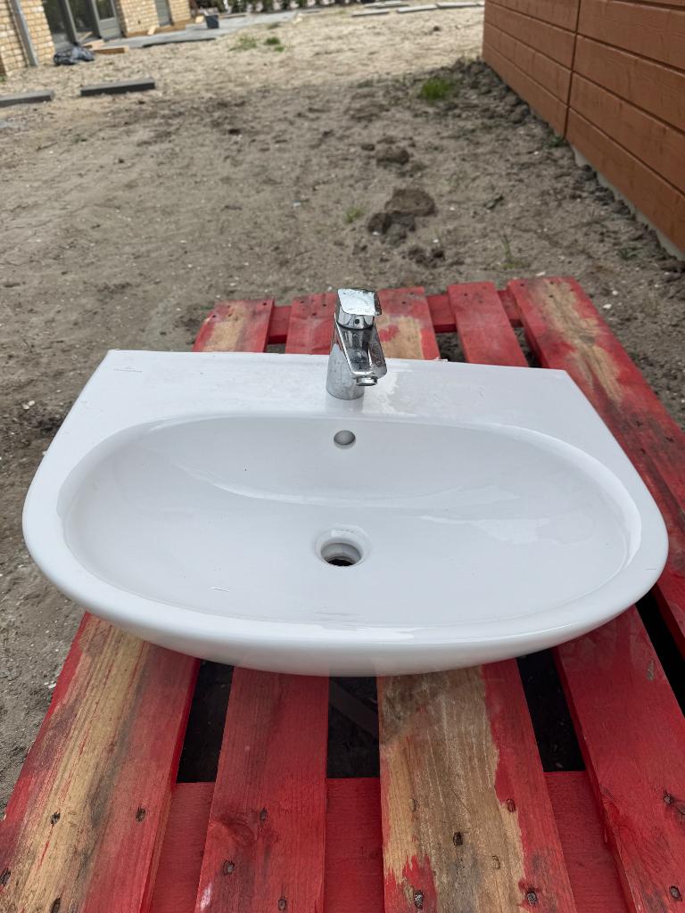 T.E.A.B. Villeroy & Boch O.Novo Wastafel + Hans Grohe kraan, Huis en Inrichting, Ophalen, Nieuw, 50 tot 100 cm, Minder dan 100 cm