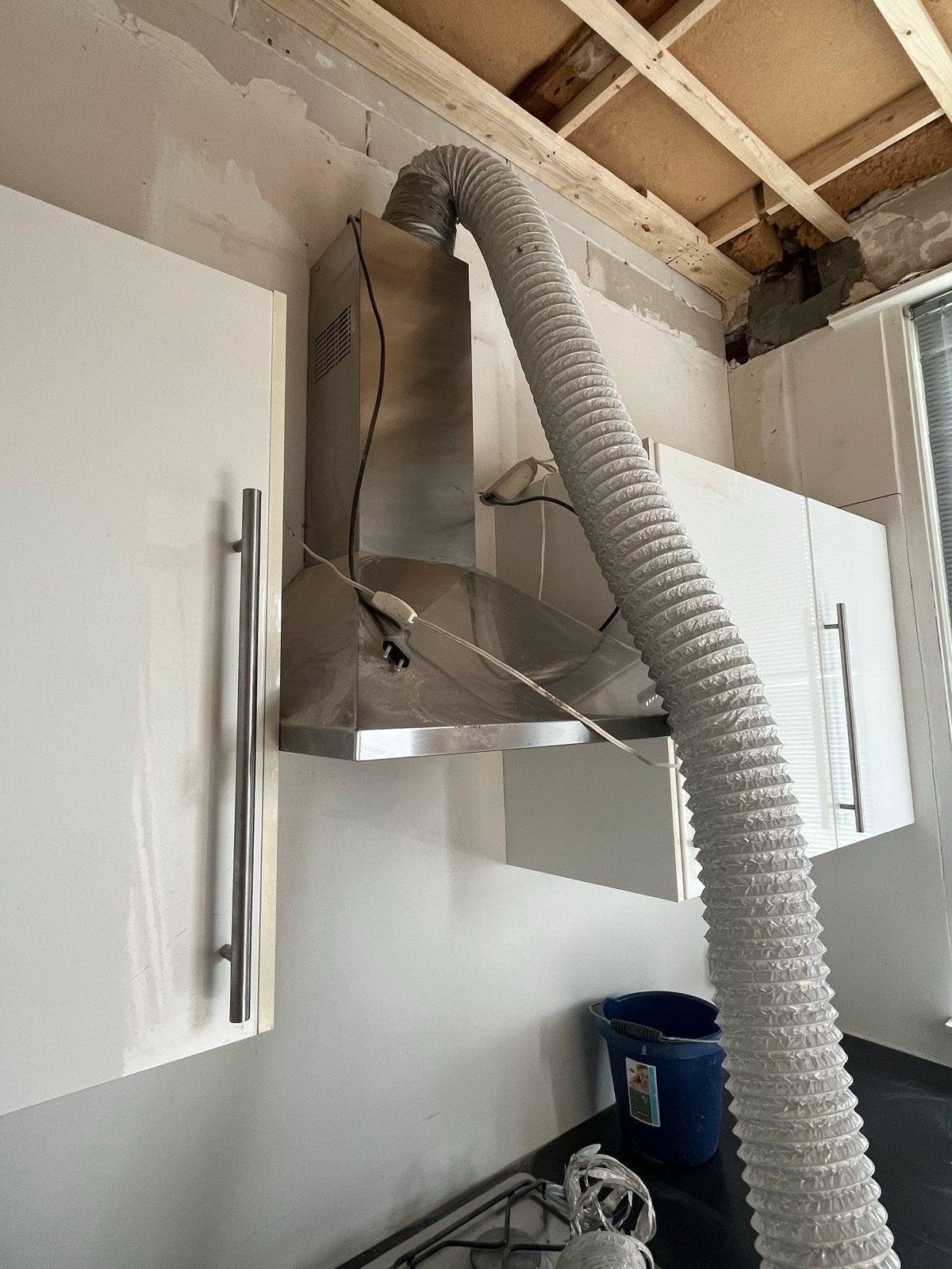 IKEA afzuigkap van Whirlpool, Witgoed en Apparatuur, Afzuigkappen, Gebruikt, Inbouw, Wandschouwkap, 200 tot 400 m³ per uur, Motor
