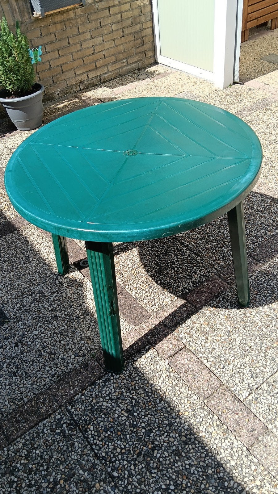 Groene ronde tuintafel  90 cm met parasol doorvoer, Tuin en Terras, Ophalen, Gebruikt, Rond, Kunststof