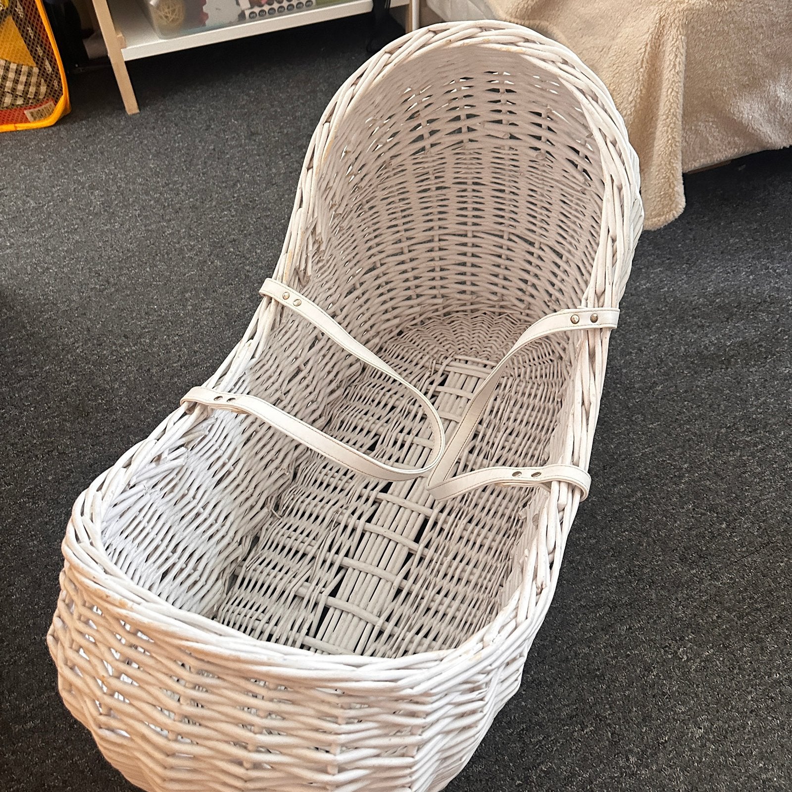 Witte rieten babywieg wiegje babybedje draagwieg vintage, Huis en Inrichting, Ophalen, Zo goed als nieuw, Rechthoekig
