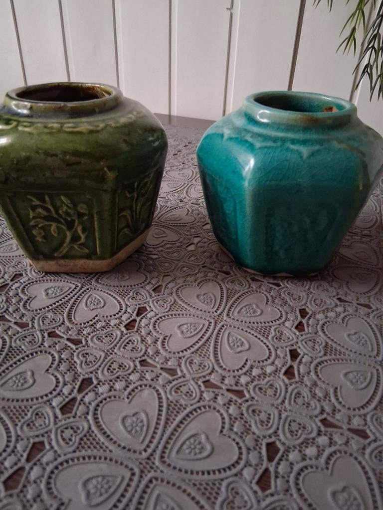 Twee antieke grutters potten, groen en blauwgroen, Ophalen