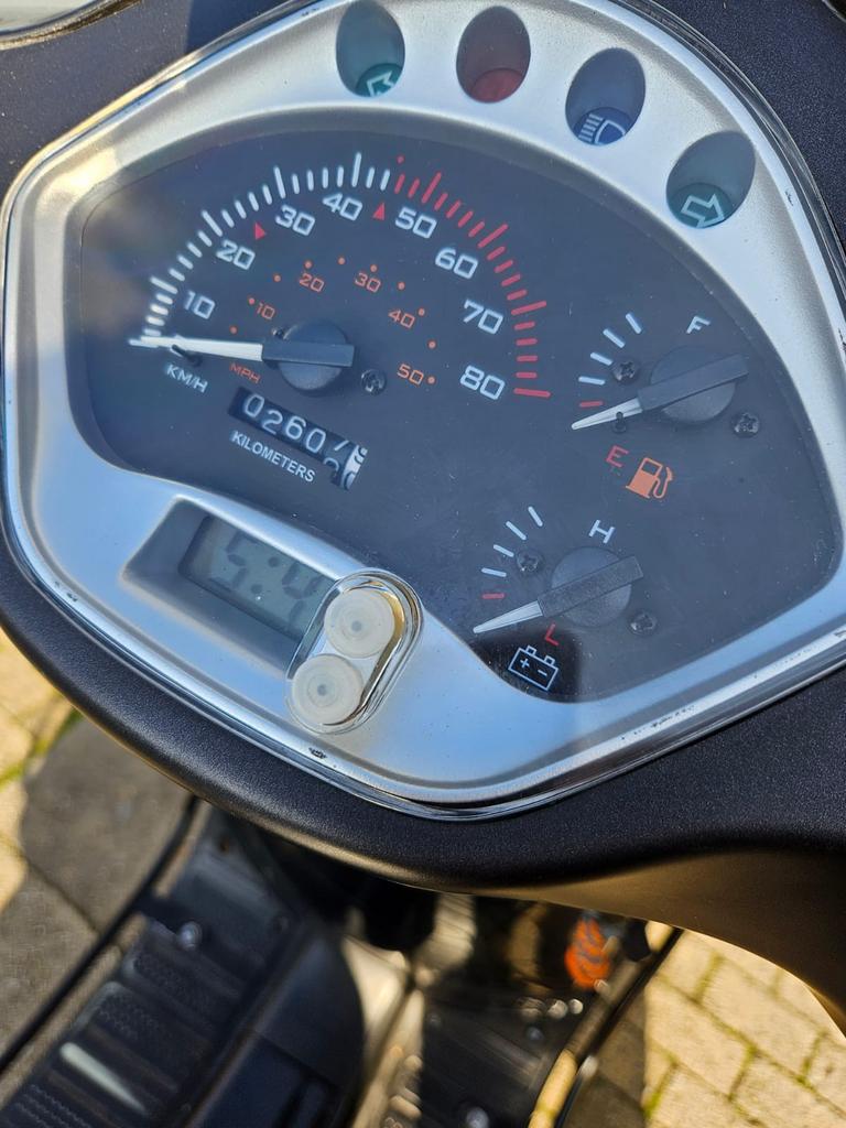 Nette riva scooter, Fietsen en Brommers, Scooters | Overige merken, Maximaal 45 km/u, Ophalen of Verzenden, Zo goed als nieuw