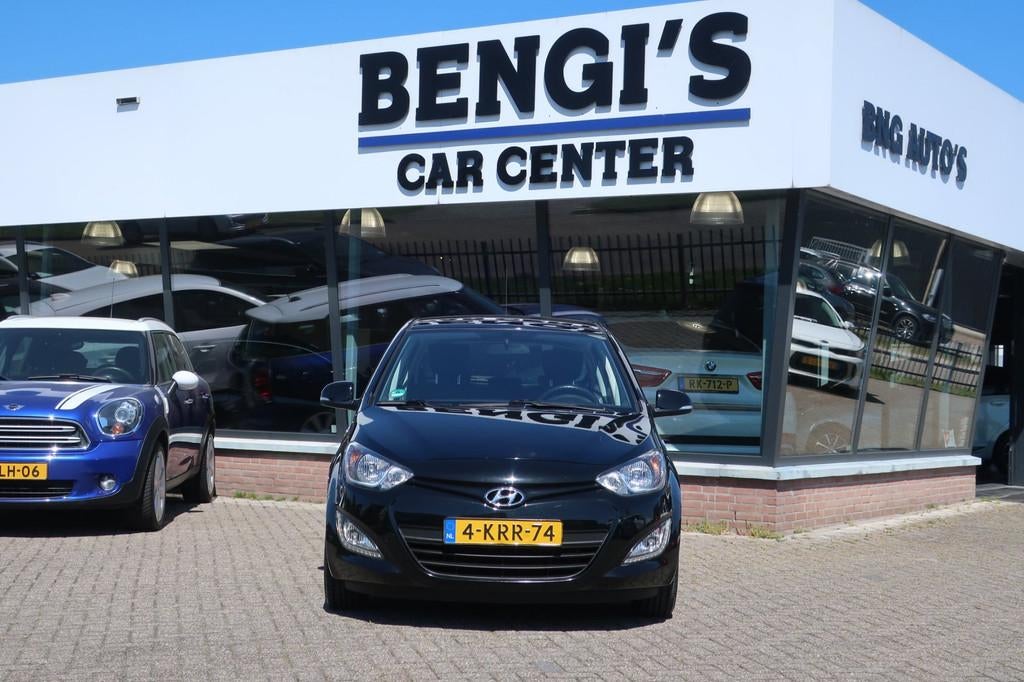 Hyundai I20 1.2i i-Deal LED_AIRCO_PDC_LMV_NAP., Gebruikt, 4 cilinders, Zwart, Origineel Nederlands