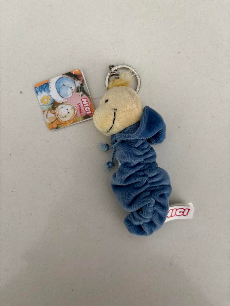 NICI Filly Fribbles Sleutelhanger Blauw rupsje wormje nieuw!, Ophalen of Verzenden, Nieuw, Knuffel of Figuurtje
