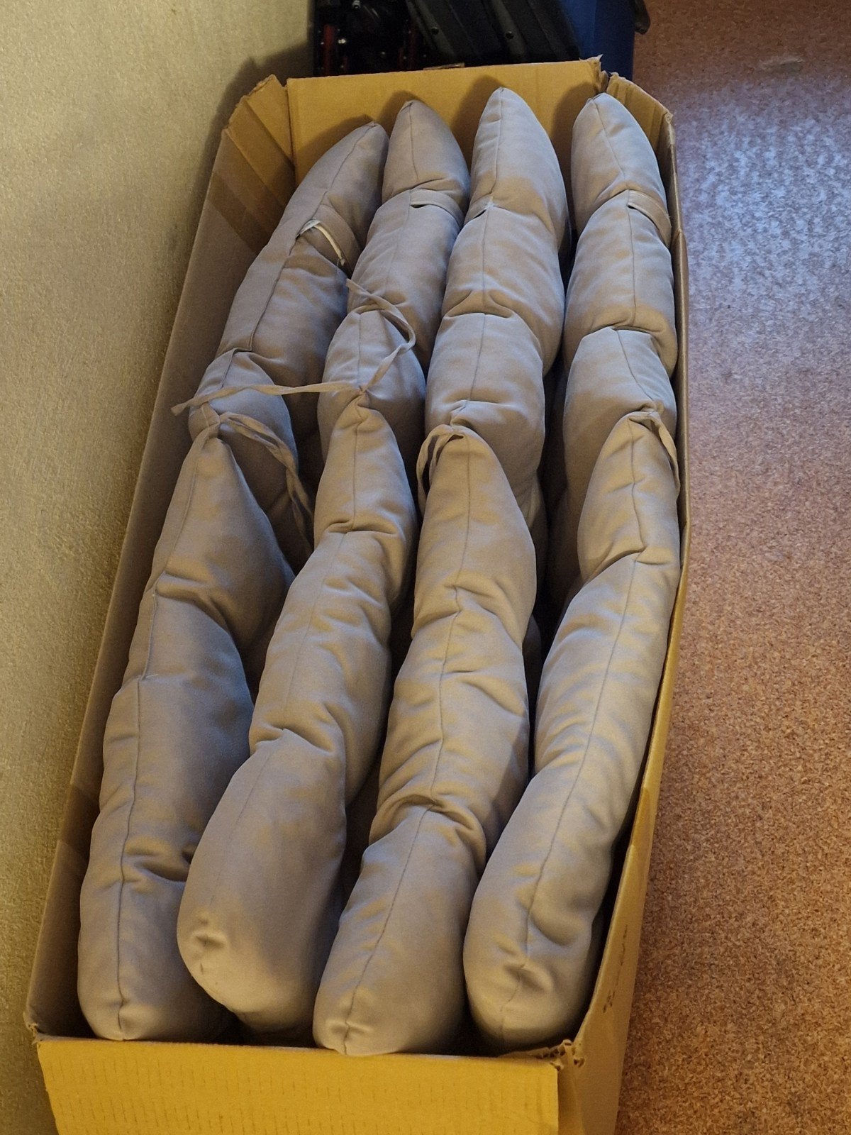 4x kussen, tuinkussen, stoelkussen Lichtgrijs, Ophalen of Verzenden, Zo goed als nieuw