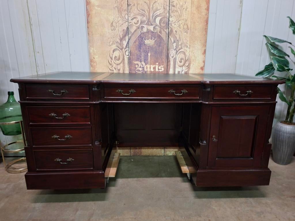 Klassiek Engels bureau, schrijftafel, desk met ingelegd leer