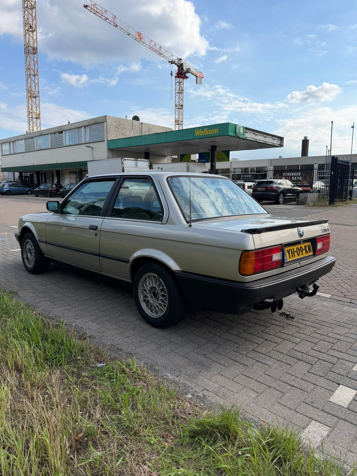 Foto 5 van BMW E30 1990 | NAP | APK 2028 | UNIEK EXEMPLAAR