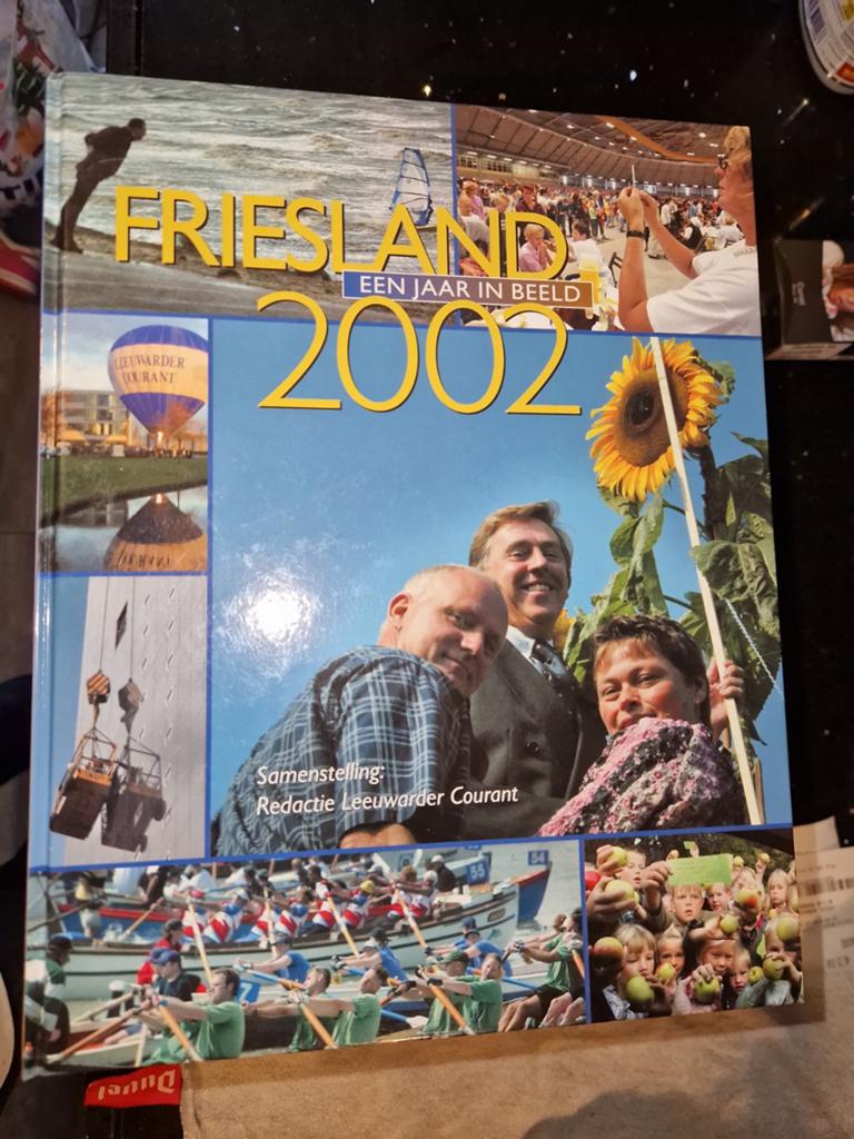 Friesland een jaar in beeld, Ophalen of Verzenden, Zo goed als nieuw