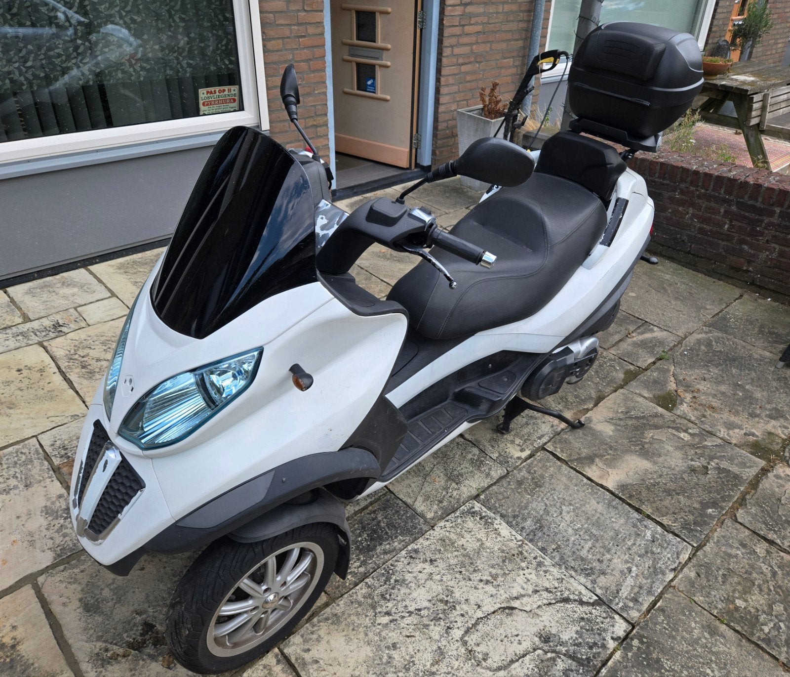 Piaggio MP3 500 LT met Givi topkoffer, Particulier