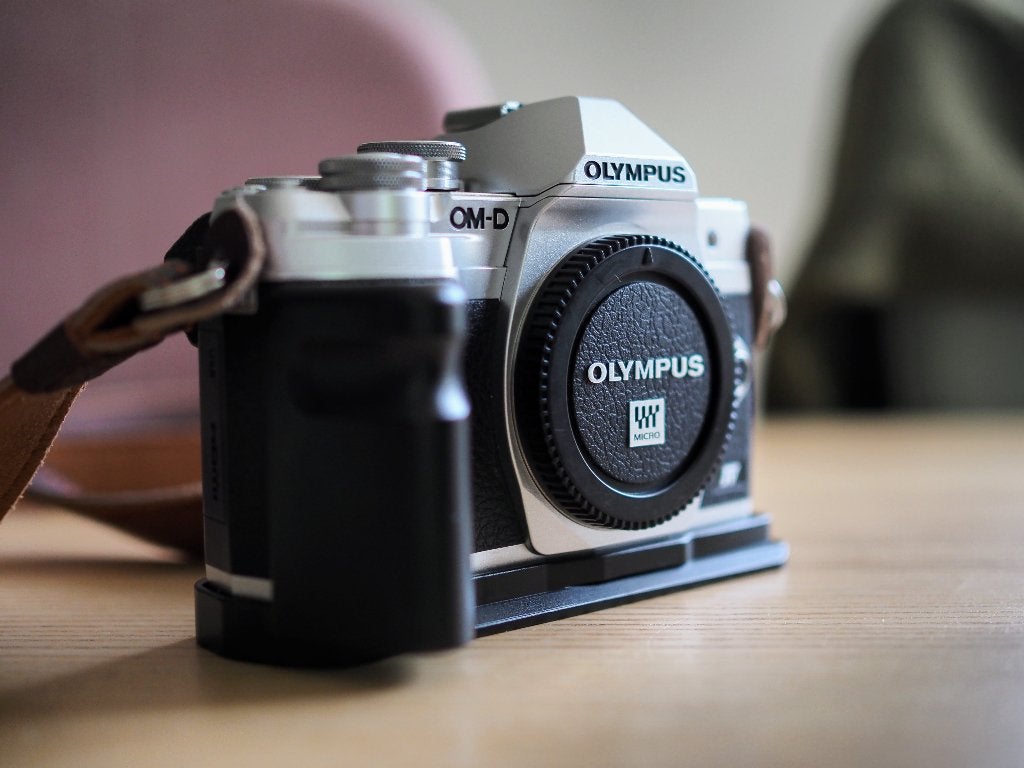 Oly EM-10 Mark IV (3182 clicks) + 14-42mm + 40-150mm lenses, Ophalen, Bodydop, Bluetooth, Zo goed als nieuw