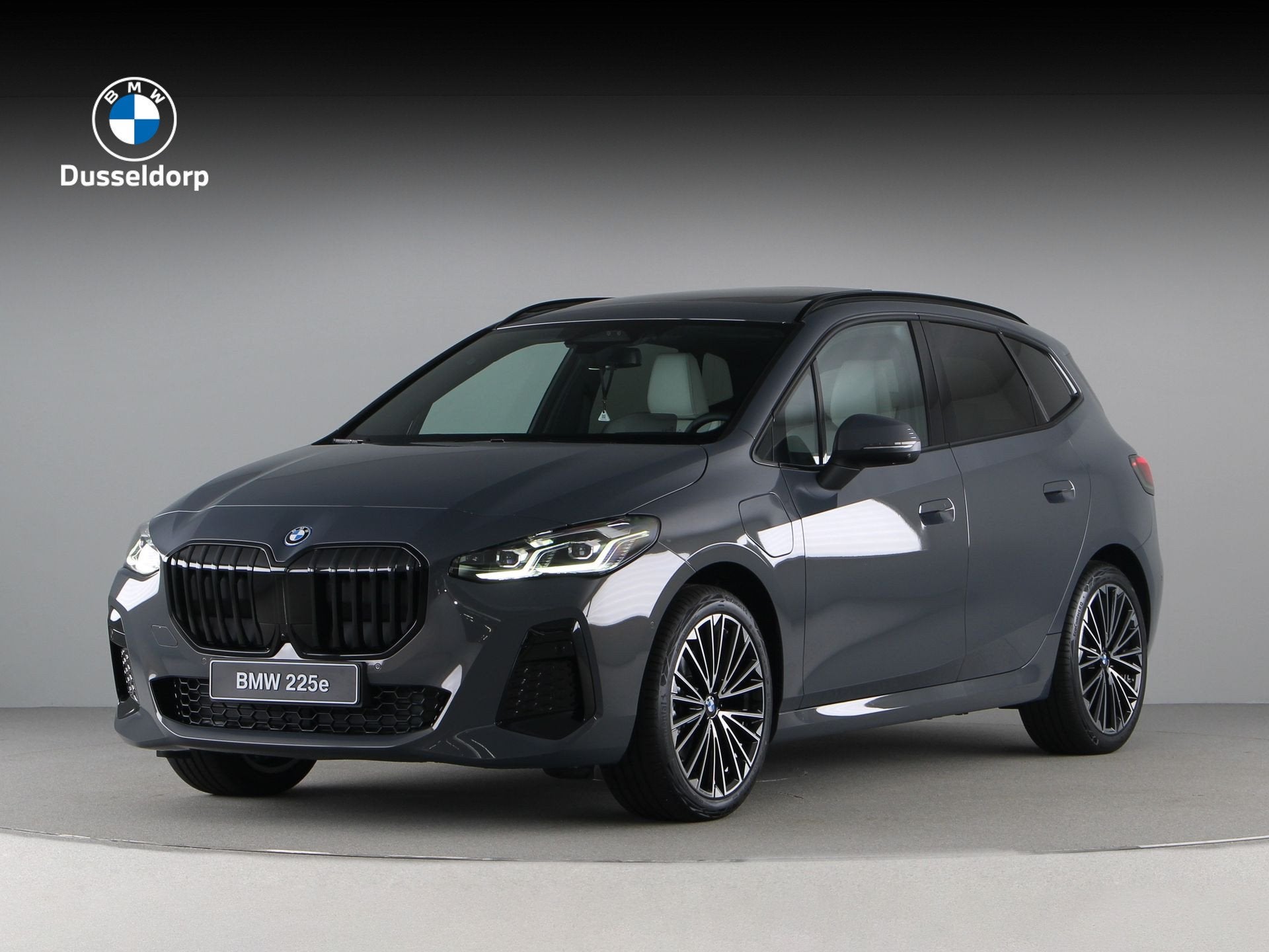 BMW 2 Serie Active Tourer 225e xDrive M Sport | Comfort Pakk, 1800 kg, Overige brandstoffen, 3 cilinders, Zilver of Grijs