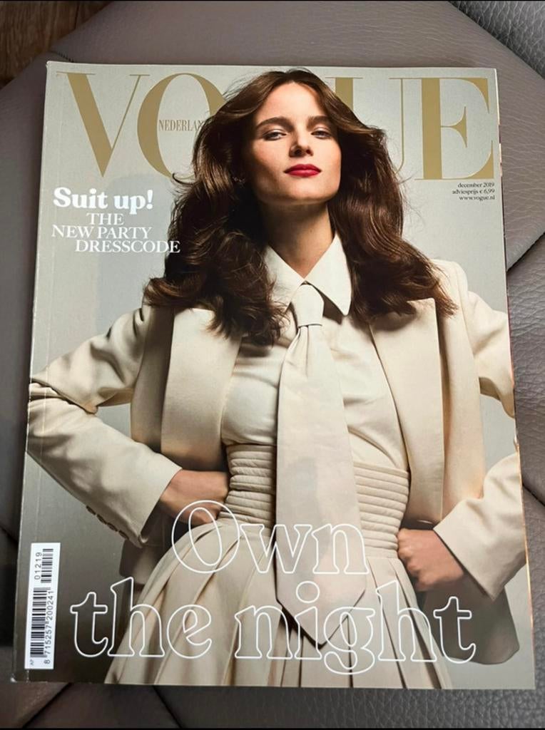 Vogue nederland 2019 Suit up Own the night rare!, Verzamelen, Ophalen of Verzenden, 1980 tot heden, Tijdschrift