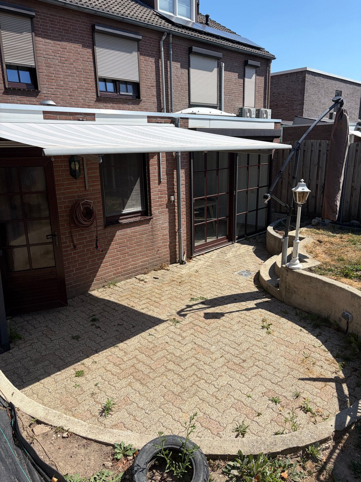 Titel: Betonklinkers / bestrating – GRATIS AF TE HALEN, Tuin en Terras, Ophalen, Gebruikt, Klinkers, 10 m² of meer