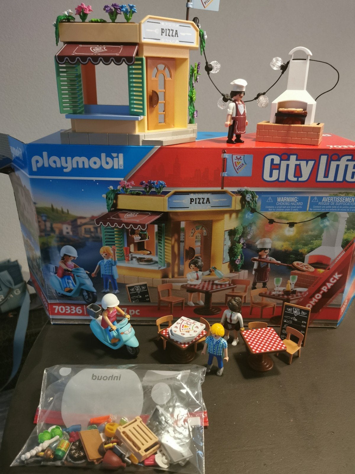 Playmobil City Life Pizzeria met buitenbarbecue (70336), Kinderen en Baby's, Gebouw, Complete set, Ophalen of Verzenden, Zo goed als nieuw