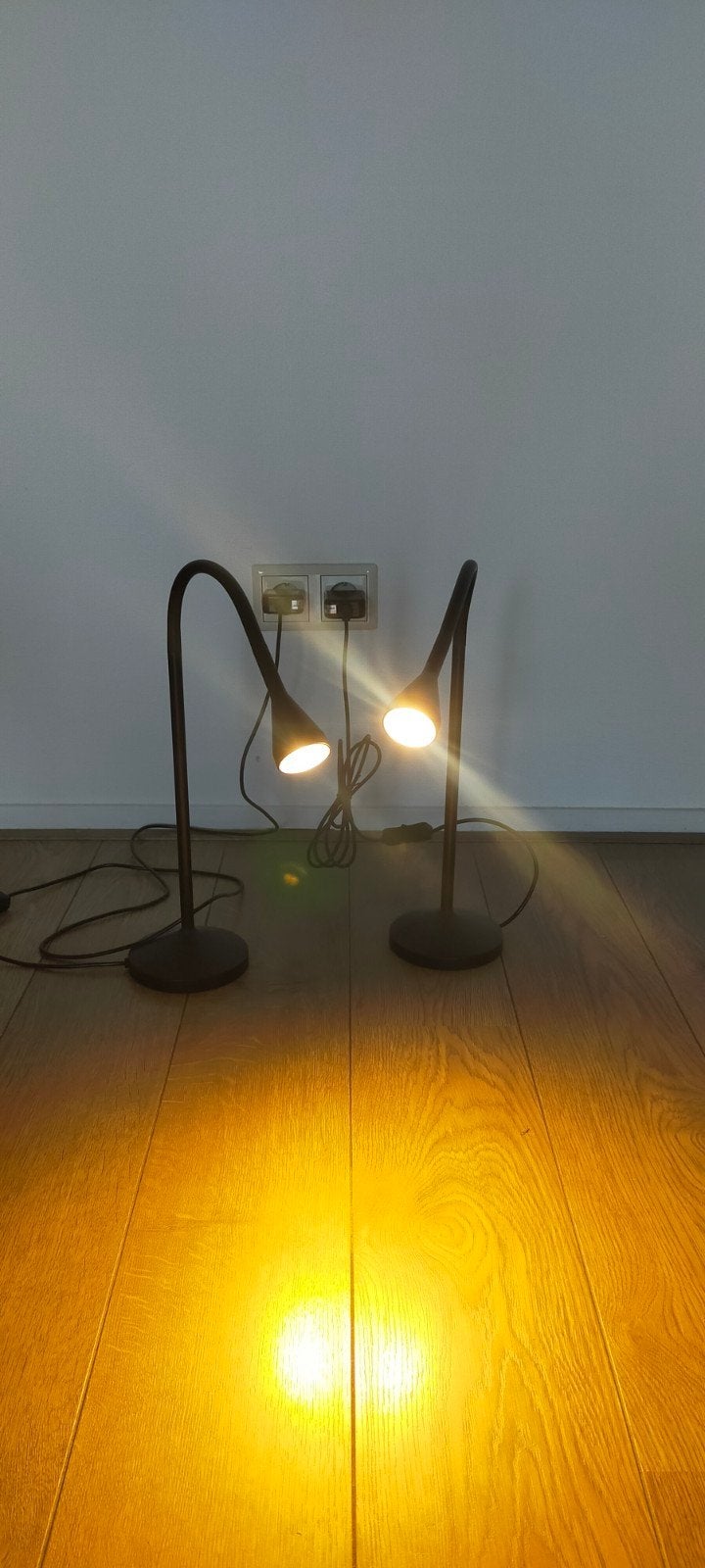 Set van 2 flexibele bureaulampen, zwart en wit, Ophalen, Bureaulamp, Kunststof, Met stekker